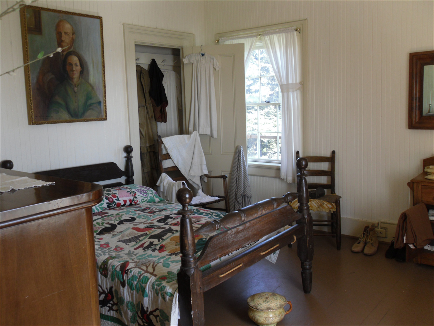 Newport, OR- Yaquina Bay Lighthouse-bedroom